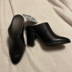 Baretraps Caitee Mules, 6, nwt